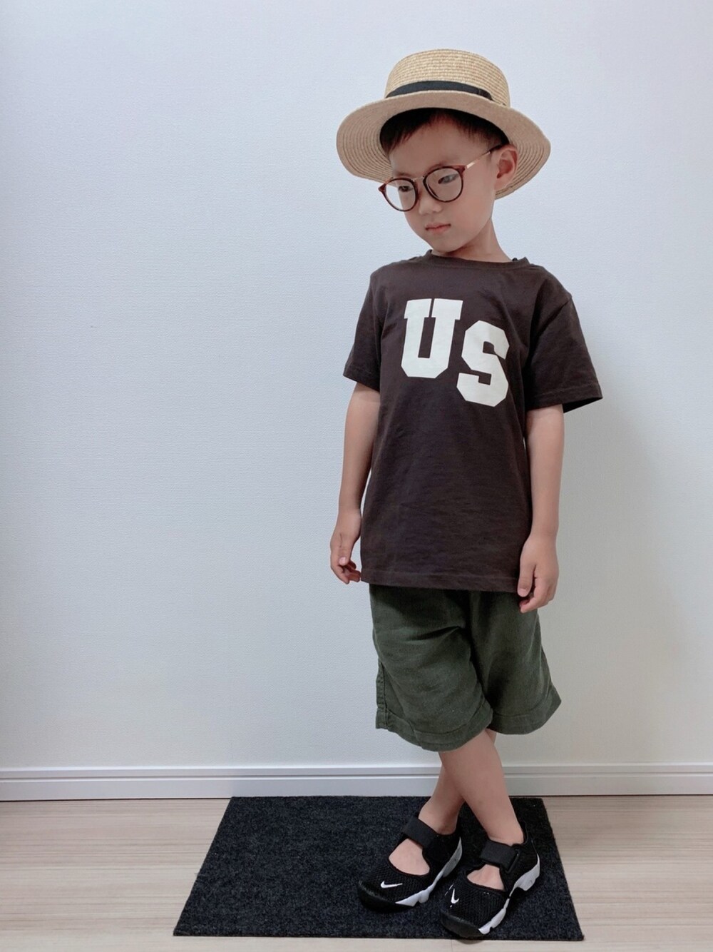 「キッズファッション、カジュアル、カンカン帽、めがね、Tシャツ、ブラウン、ハーフパンツ、グリーン、ナイキ、エアリフト」｜「quoti use fithのアイテム（帽子、ベージュ系）」を使った、so_shoさん（キッズ・110cm）の夏コーディネートの1枚目の写真