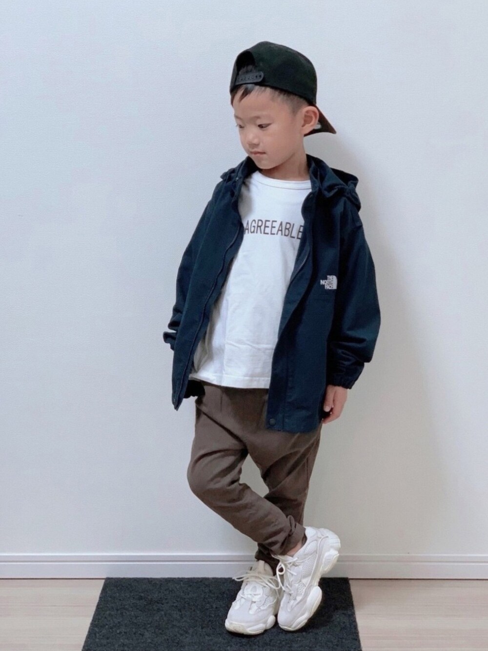 「年末WEAR感謝祭、キッズファッション、yeezy、ジャケット、THE NORTH FACE、スニーカーコーデ、サルエルパンツ、休日スタイル、冬コーデ、カジュアルコーデ」｜「NEW ERAのNEW ERA/ニューエラ キャップ YOUTH 940AF HUNTING 12579866（キャップ、ブラック系）」を使った、so_shoさん（キッズ・80cm）の冬コーディネートの1枚目の写真
