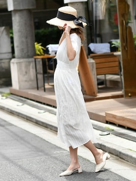 「アイテム（シャツワンピース、ホワイト系）」を使った、Delyle NOIR STAFFさん（レディース・160cm）の夏コーディネート