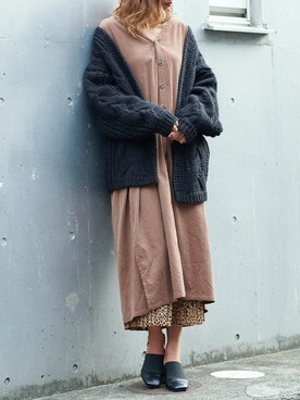 「ケーブルカーディガン」｜「アイテム（シャツワンピース）」を使った、Delyle NOIR STAFFさん（レディース・160cm）の秋コーディネート