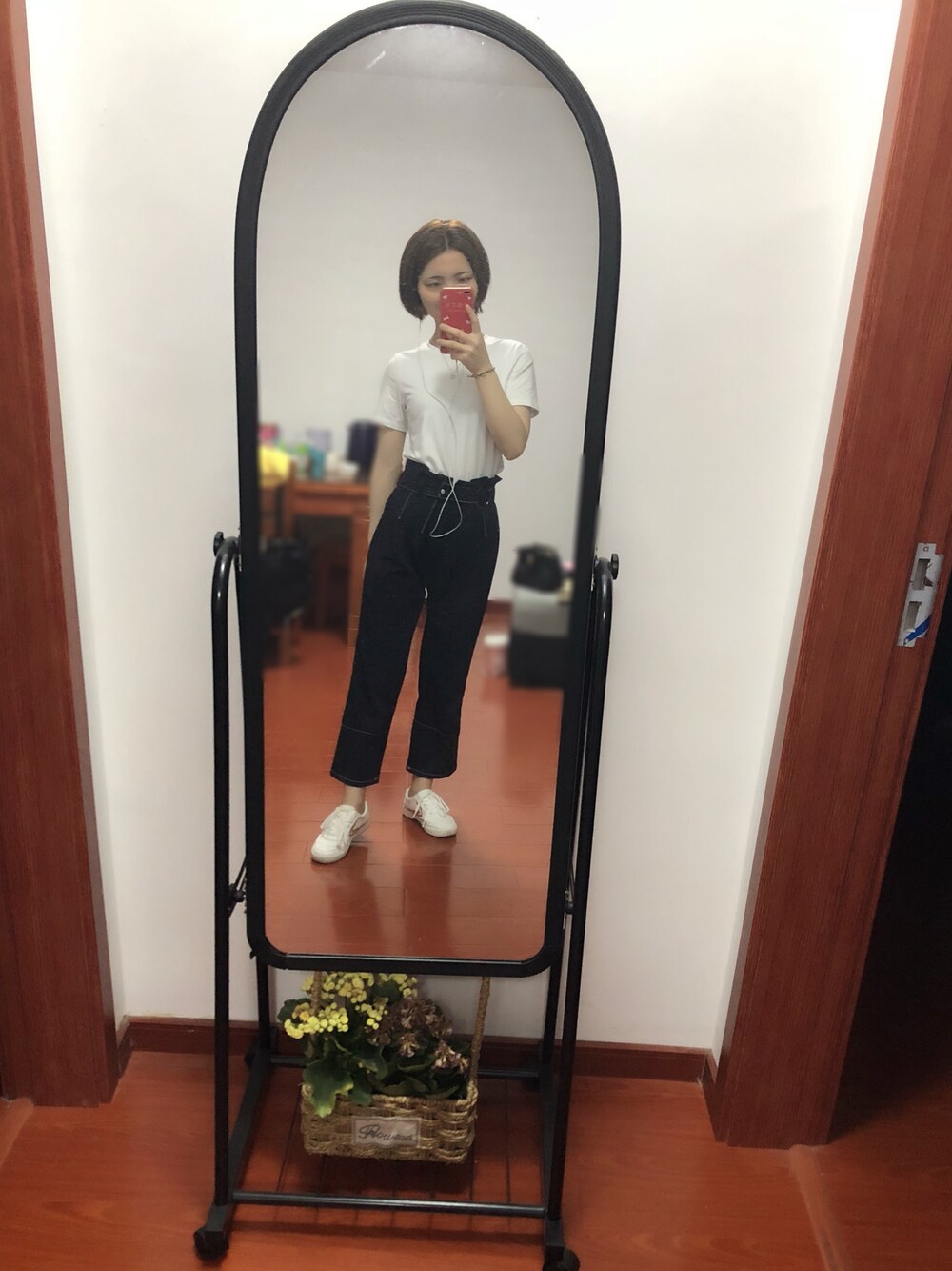 「毛菇小象のアイテム（チノパンツ、ブルー系）」を使った、chriswooさん（レディース・158cm）の春コーディネートの1枚目の写真