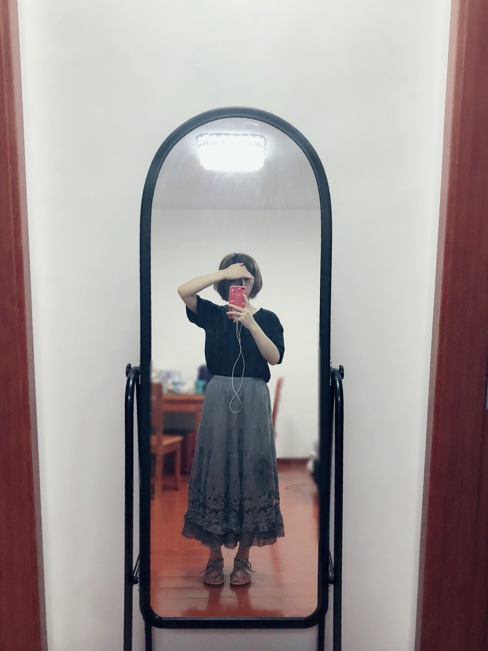 「雨の日コーデ」｜「圣迪奥のアイテム（スカート、グレー系）」を使った、chriswooさん（レディース・158cm）の夏コーディネートの1枚目の写真