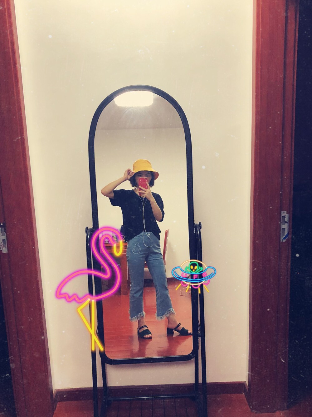 「earth music&ecologyのアイテム（デニムパンツ、ブルー系）」を使った、chriswooさん（レディース・158cm）の夏コーディネートの1枚目の写真