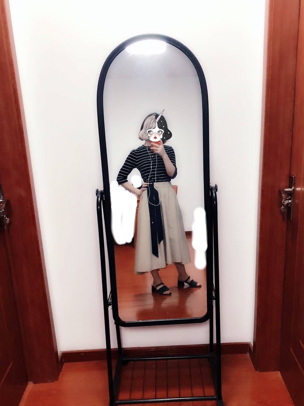 「办公室」｜「Lilyのアイテム（スカート、ベージュ系）」を使った、chriswooさん（レディース・158cm）の夏コーディネートの1枚目の写真