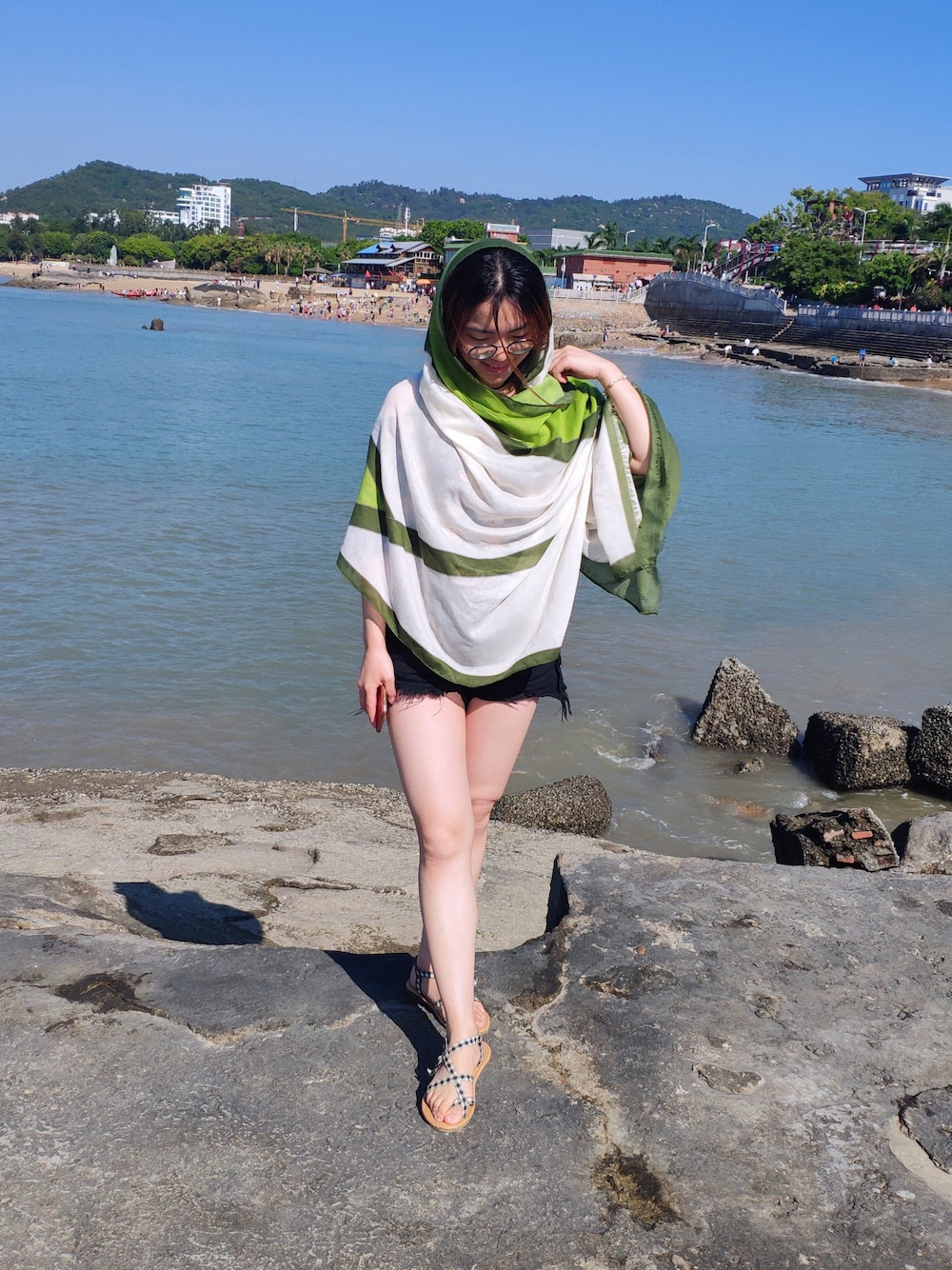 「vacation」｜「UNKNOWN.のアイテム（ストール/ショール、グリーン系）」を使った、chriswooさん（レディース・158cm）の秋コーディネートの1枚目の写真