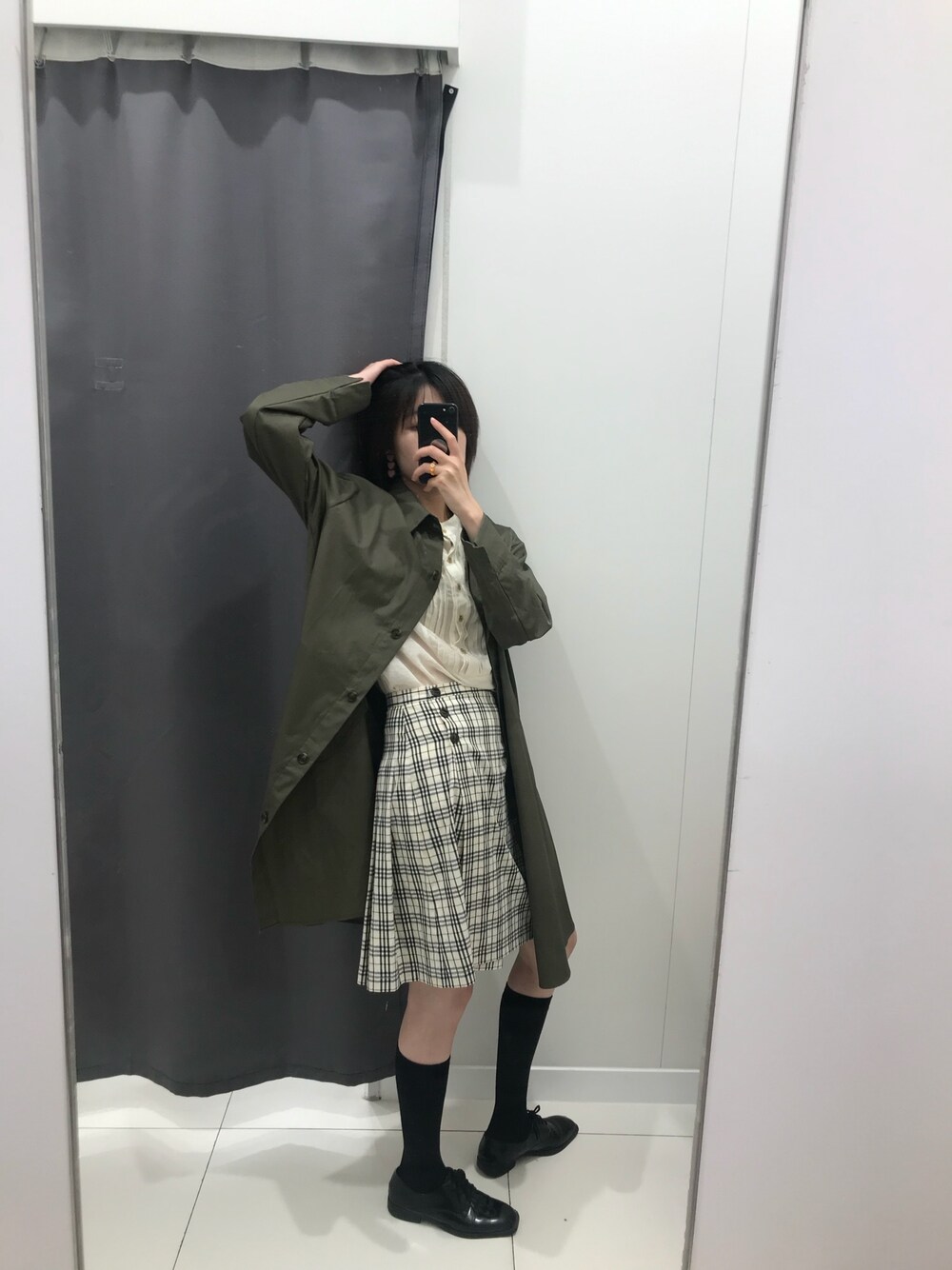 「ootd、休闲、复古、日系极简、基础款」｜「UNIQLOのアイテム（トレンチコート、グリーン系）」を使った、ponyo波妞儿さん（レディース・164cm）の夏コーディネートの1枚目の写真