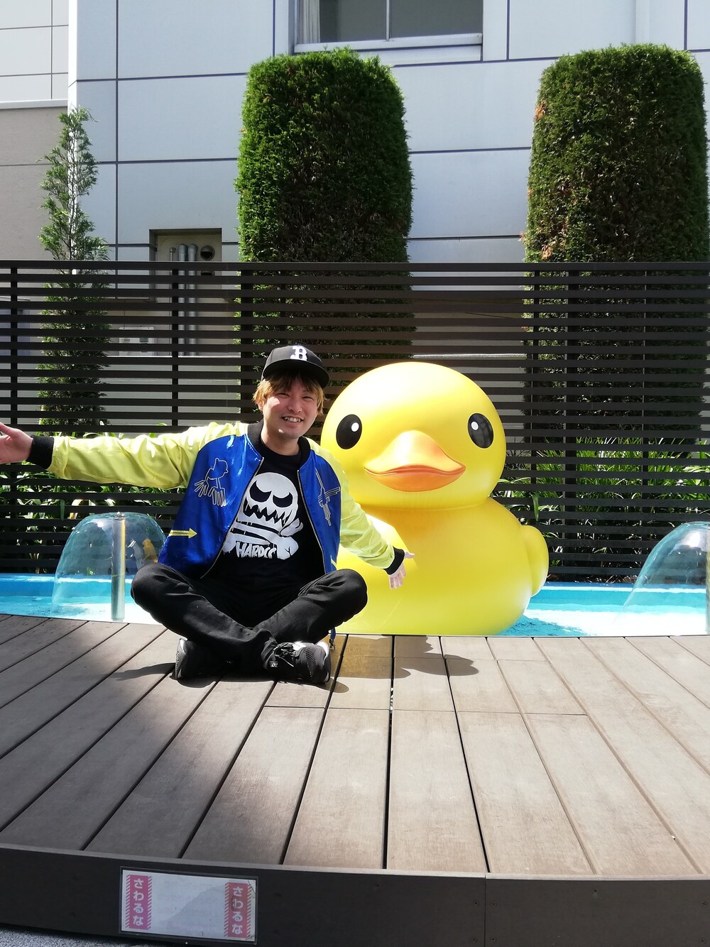 その他のスカジャンを着用したメンズの春コーディネートの1枚目の写真