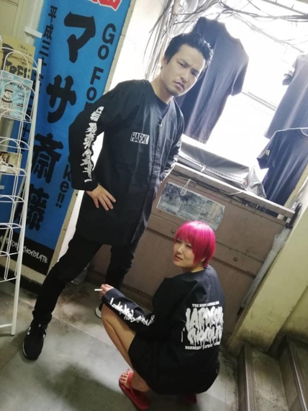「ロゴ、大きめサイズ、鯉口シャツ、コアチョコ、ハードコアチョコレート」｜「ハードコアチョコレートの覇悪怒虎亜猪口零斗 鯉口シャツ(祭囃子ブラック)（シャツ/ブラウス、ブラック系）」を使った、ハードコアチョコレートさん（メンズ・173cm）の夏コーディネートの1枚目の写真