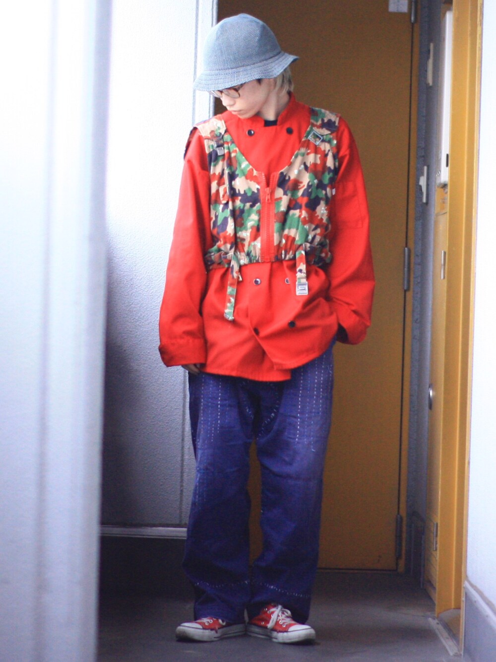 「シンプルコーデ、ootd、used、スニーカー、コンバース、低身長、メガネ男子、古着、outfit、はるコーデ」｜「90s CONVERCEのアイテム（スニーカー、レッド系）」を使った、🐲さん（メンズ・162cm）の春コーディネートの1枚目の写真