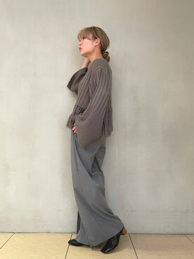 「LAATO（ラート）のKURAGE KNIT（ニット/セーター、グリーン系）」を使った、河村初美さん（レディース）の春コーディネート