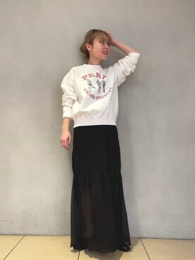 「URBAN RESEARCH（アーバンリサーチ）のカレッジロゴスウェット（Tシャツ/カットソー、ホワイト系）」を使った、河村初美さん（レディース）の春コーディネート