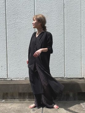 「URBAN RESEARCH（アーバンリサーチ）のコットンボイル袖ボリュームワンピース（ワンピース、ブラック系）」を使った、河村初美さん（レディース）の春コーディネート