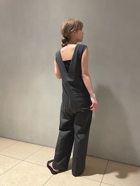 「URBAN RESEARCH（アーバンリサーチ）のバスクカットソーオールインワン（サロペット/オーバーオール、グレー系）」を使った、河村初美さん（レディース）の春コーディネート