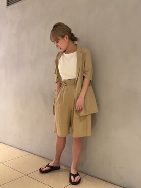 「URBAN RESEARCH（アーバンリサーチ）のシルクネップノースリーブカットソー（Tシャツ/カットソー、ホワイト系）」を使った、河村初美さん（レディース）の春コーディネート