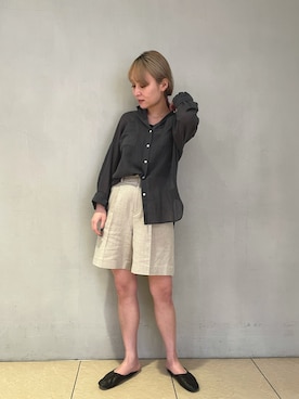 「URBAN RESEARCH（アーバンリサーチ）のコットンボイルオーバーシャツ（シャツ/ブラウス、グレー系）」を使った、河村初美さん（レディース）の夏コーディネート