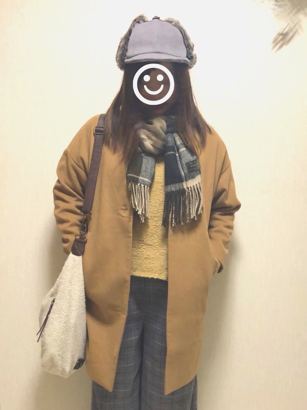 「シンプルコーデ、Dr.Martens、フライトキャップ、SEVENDAYS＝SUNDAY」｜「SEVENDAYS=SUNDAYの・ブークレニット 長袖クルーネックプルオーバー（ニット/セーター、ベージュ系）」を使った、Mayuさん（レディース・165cm）の冬コーディネートの1枚目の写真