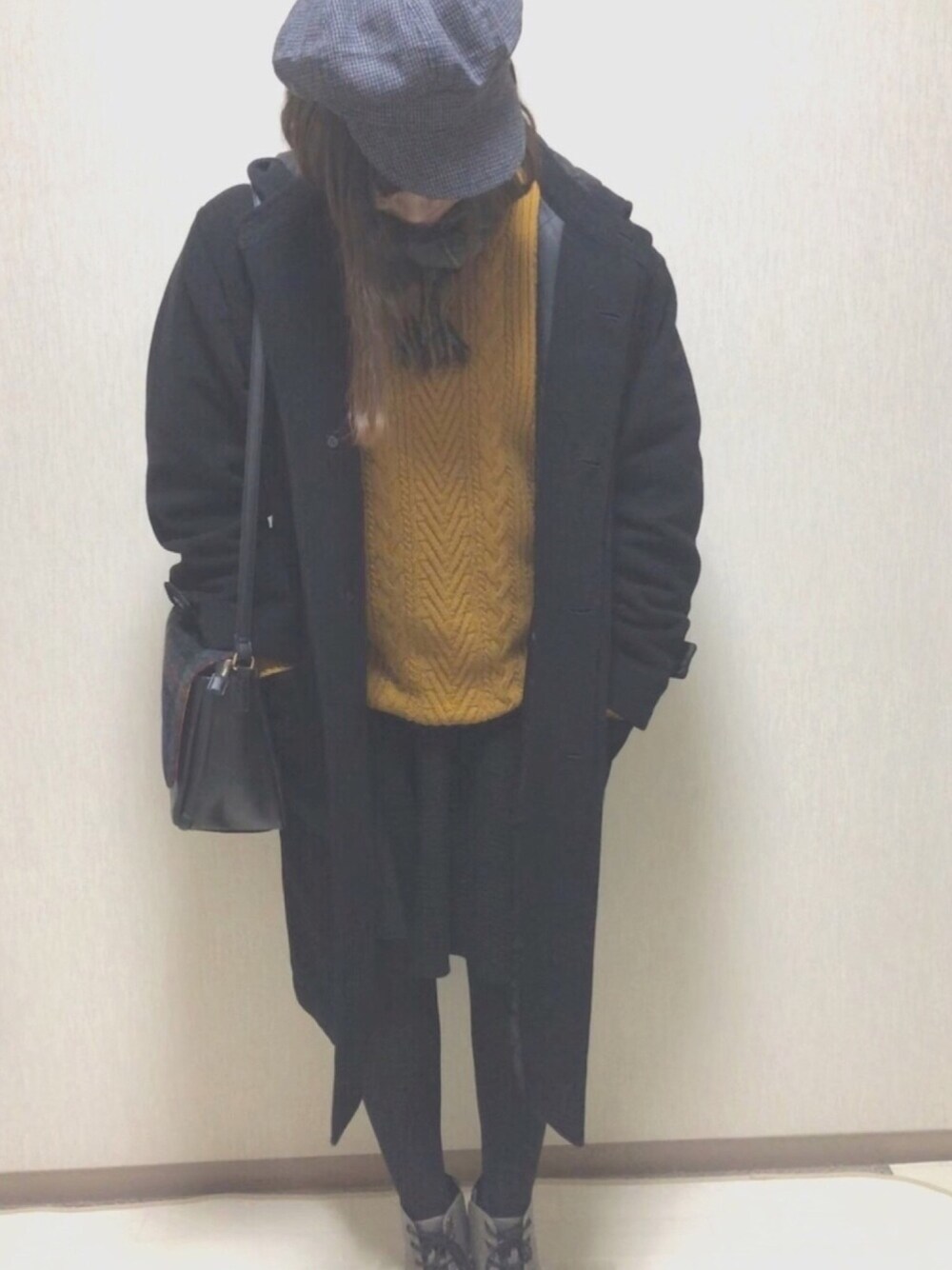 「古着、カジュアル」｜「UNIQLOのケーブルロングセーター（長袖）（ニット/セーター、イエロー系）」を使った、Mayuさん（レディース・165cm）の冬コーディネートの1枚目の写真