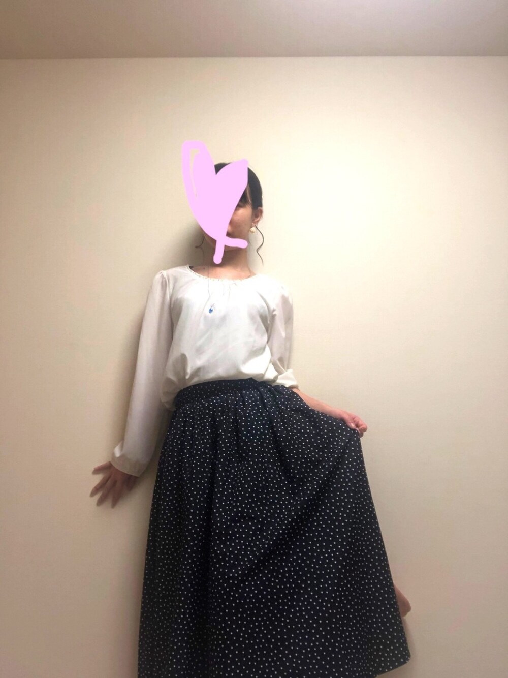 「ドット、お仕事コーデ、お団子ヘアー、AMERICAN HOLIC、ROPE' PICNIC(ROPE' PICNIC)、耳が痛い」｜「AMERICAN HOLICの・ドットイレヘムフレアスカート（スカート、ブラック系）」を使った、かぴいさん（レディース・157cm）の夏コーディネートの1枚目の写真