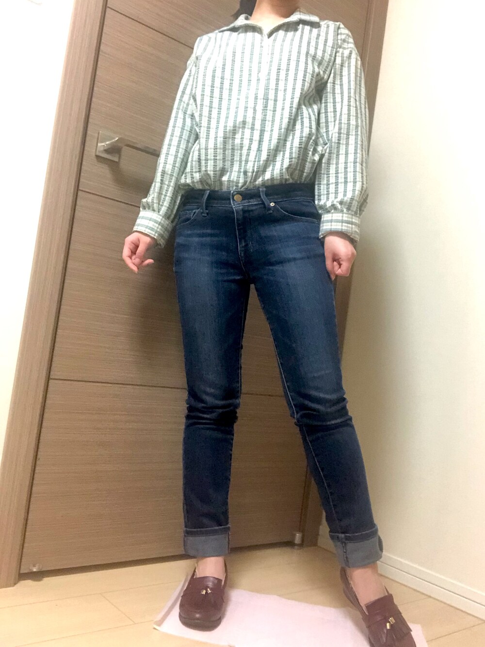 「休日コーデ、ジーンズ、買い物コーデ、アクセサリー購入、相互フォロー」｜「UNIQLOのアイテム（デニムパンツ、ブルー系）」を使った、かぴいさん（レディース・157cm）の夏コーディネートの1枚目の写真