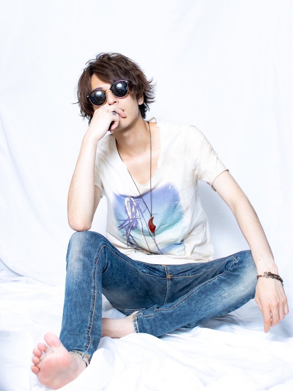 「シンプル、春夏コーデ、サングラス大国、夏だ！Tシャツ着よう！、カジュアル、プチプラ、いいね、save、フォローお願いします🤑、サングラス」｜「goaのアイテム（Tシャツ/カットソー、ホワイト系）」を使った、ガワさん（メンズ・175cm）の夏コーディネートの1枚目の写真