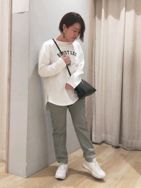 「earth music&ecology（アースミュージックアンドエコロジー）のかるいかばん×earth ショルダーバッグ ＊（ショルダーバッグ）」を使った、nanaさん（レディース・153cm）の秋コーディネート