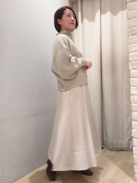 「earth music&ecology（アースミュージックアンドエコロジー）のサテンフレアスカート　＊（スカート）」を使った、nanaさん（レディース・153cm）の冬コーディネート