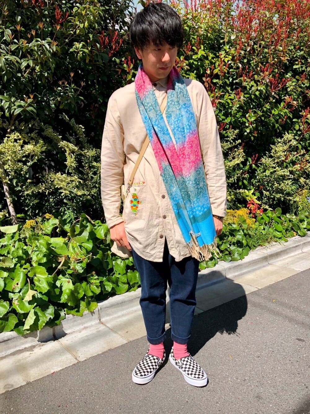 「パステル映える春、シンプル、春、カジュアル、カジュアルコーデ、ピンク、ベージュ、シャツスタイル、デニム、古着MIX」｜「桜のアイテム（シャツ/ブラウス、ベージュ系）」を使った、TAKUYAさん（メンズ・162cm）の春コーディネートの1枚目の写真