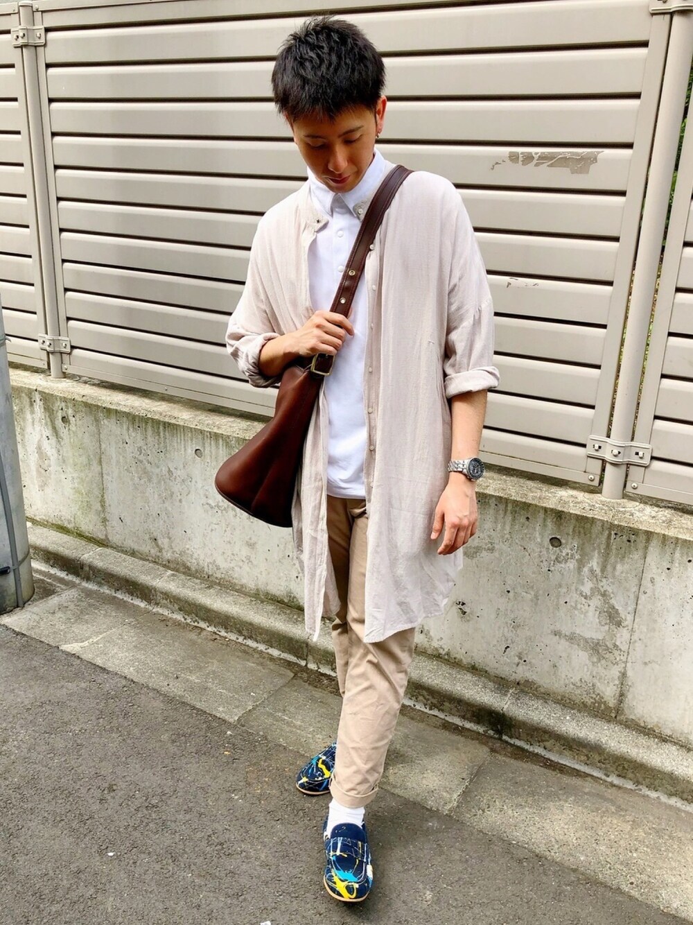 「シンプルコーデ、古着、古着MIX、夏コーデ、ベージュ、ブラウン、ショルダーバッグ、コーチ(COACH)、カジュアル、オトナカジュアル」｜「OLD COACHのアイテム（ショルダーバッグ、ブラウン系）」を使った、TAKUYAさん（メンズ・162cm）の春コーディネートの1枚目の写真
