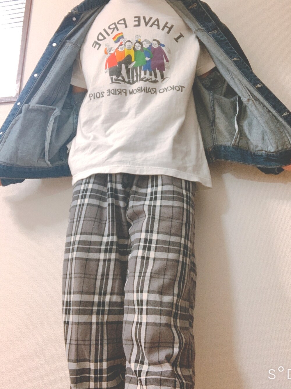 「春、LGBT、東京レインボープライド、ジージャン、休日コーデ、春アウター、プチプラコーデ、Tシャツ、いいね、save、フォローお願いします🤑、フォローミー」｜「TRP 公式Tシャツのアイテム（Tシャツ/カットソー、その他）」を使った、あでぃさん（メンズ・168cm）の春コーディネートの1枚目の写真