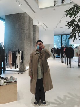 「AURALEE」｜「アイテム（トレンチコート）」を使った、Jason さん（メンズ・172cm）の冬コーディネート