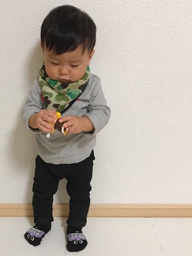 「アイテム（スタイ/よだれかけ、グリーン系）」を使った、EIMA.SAEさん（キッズ・70cm）の秋コーディネート