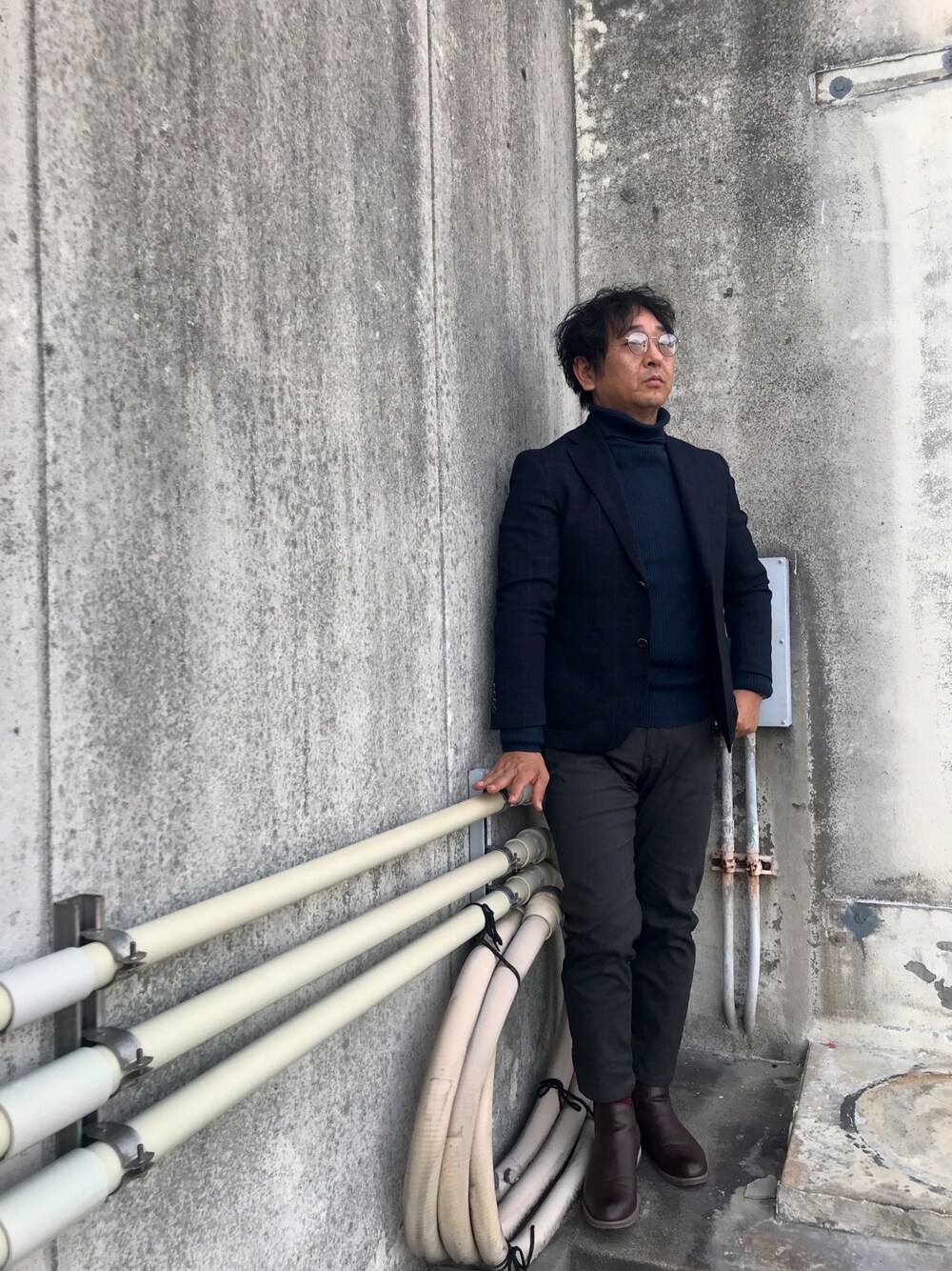 「年末WEAR感謝祭、超厚着」｜「glabellaの【glabella/グラベラ】 PUレザー プレーントゥ サイドゴアブーツ / チェルシーブーツ（ブーツ、ブラウン系）」を使った、しもん＠WEARさん（メンズ・173cm）の冬コーディネートの1枚目の写真