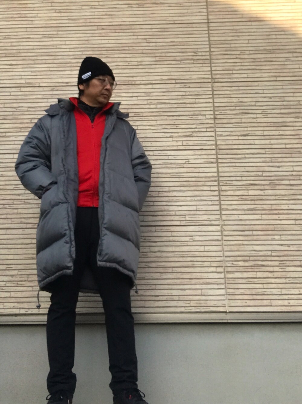 「冬アウター着回しチャレンジ、お散歩」｜「Reebokのアイテム（ダウンジャケット/コート、シルバー系）」を使った、しもん＠WEARさん（メンズ・173cm）の冬コーディネートの1枚目の写真