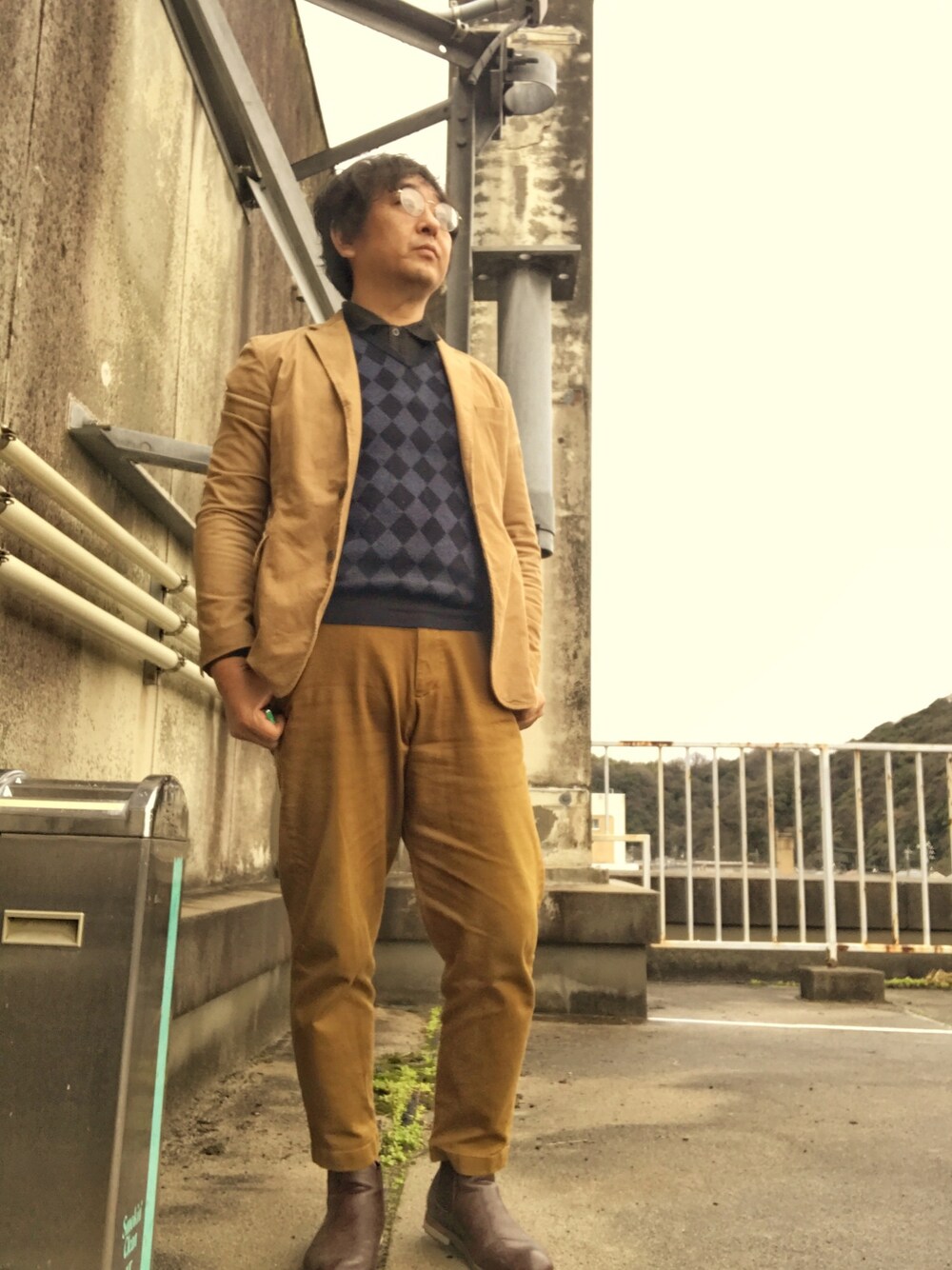 「仕事着、アーガイル柄」｜「UNION STATIONのアイテム（テーラードジャケット、ブラウン系）」を使った、しもん＠WEARさん（メンズ・173cm）の冬コーディネートの1枚目の写真