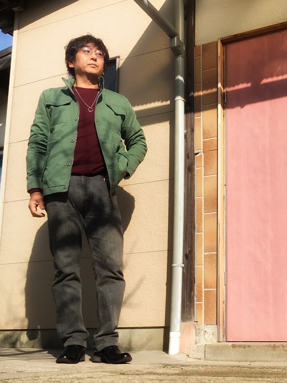 「冬コーデ、休日スタイル、プチフラコーデ」｜「Levi'sのアイテム（デニムパンツ、ブラック系）」を使った、しもん＠WEARさん（メンズ・173cm）の冬コーディネートの1枚目の写真
