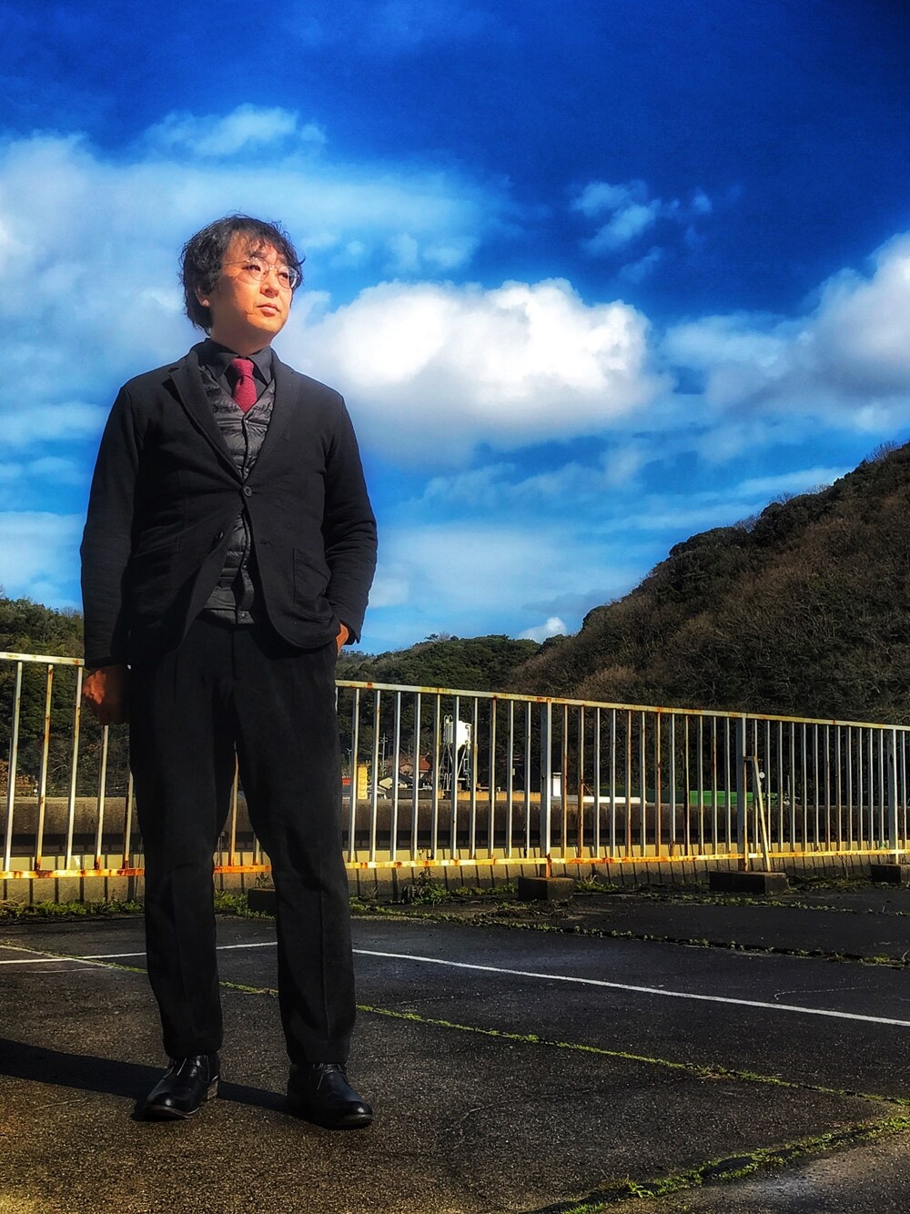「ブラック」｜「DEDESKENの  [日本製本革]履いた時のシルエットがきれいなチャッカーブーツ/ DEDESKEN 10564（ブーツ、ブラック系）」を使った、しもん＠WEARさん（メンズ・173cm）の冬コーディネートの1枚目の写真
