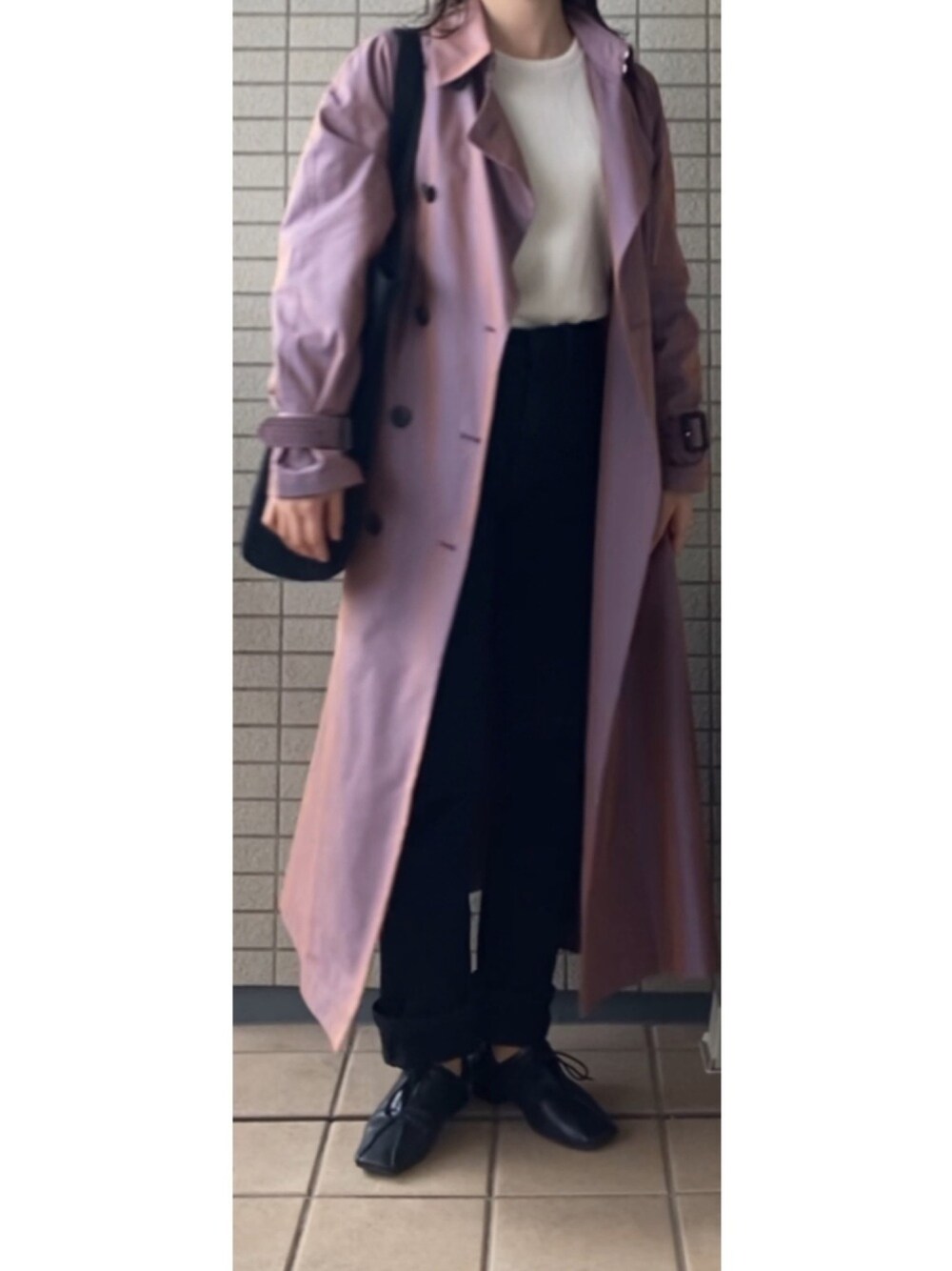 「トレンチコート、春コーデ、ピンク、バレエシューズ、オトナカジュアル、ootd、outfit、休日スタイル」｜「JEANASISのシャンブレー2ウェイトレンチ/924808（トレンチコート、パープル系）」を使った、mさん（レディース・158cm）の春コーディネートの1枚目の写真