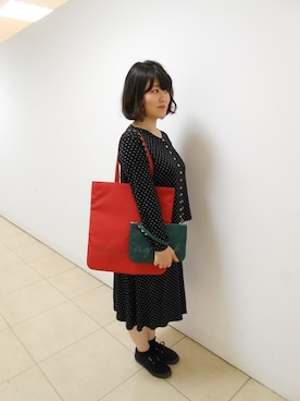 「バッグ2個持ち」｜「アイテム（トートバッグ）」を使った、イバさん（レディース・160cm）の夏コーディネート