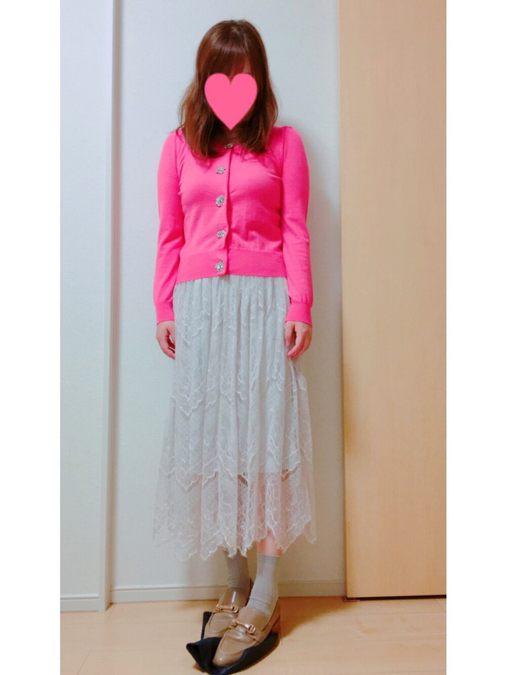 「ドラフトマーキュリー、ピンク、ピンクカーディガン、レーススカート、ぽっちゃり、マーキュリーデュオ(MERCURYDUO)」｜「31 Sons de modeの《CanCam4月号掲載アイテム》ビジューボタンクルーネックカーディガン（カーディガン/ボレロ、ピンク系）」を使った、ゆ ⋈さん（レディース・157cm）の春コーディネートの1枚目の写真