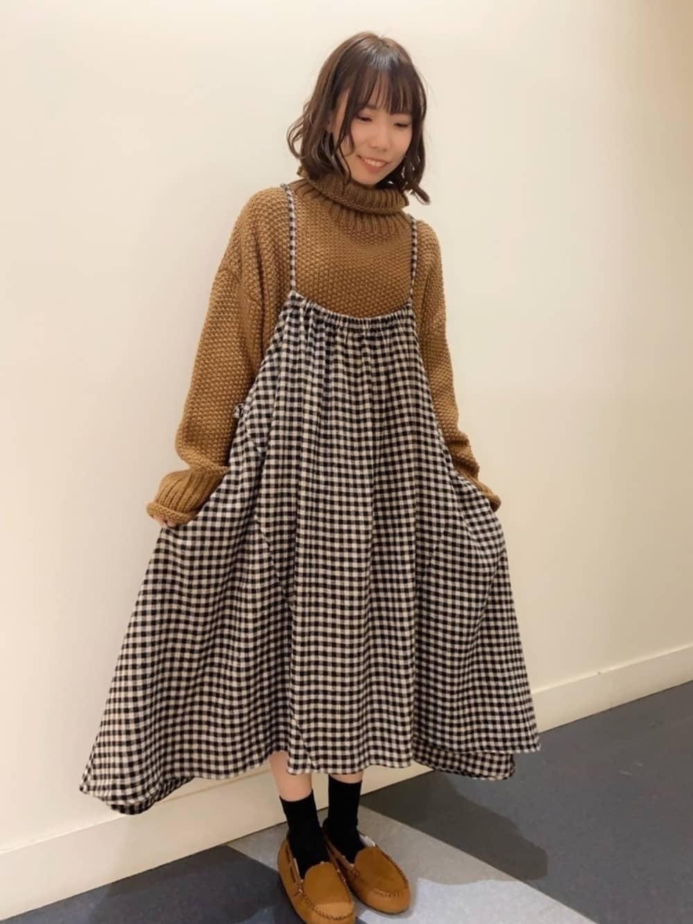 「wearhalloween2019、秋のコーデ、シンプルコーデ、スカート、サマンサ モスモス(Samansa Mos2)、SM2、ギンガムチェック、ニット、リンネル、おしゃれさんと繋がりたい」｜「Samansa Mos2のタック編みタートルネックプルオーバー（ニット/セーター、イエロー系）」を使った、あさみなさん（レディース・156cm）の秋コーディネートの1枚目の写真