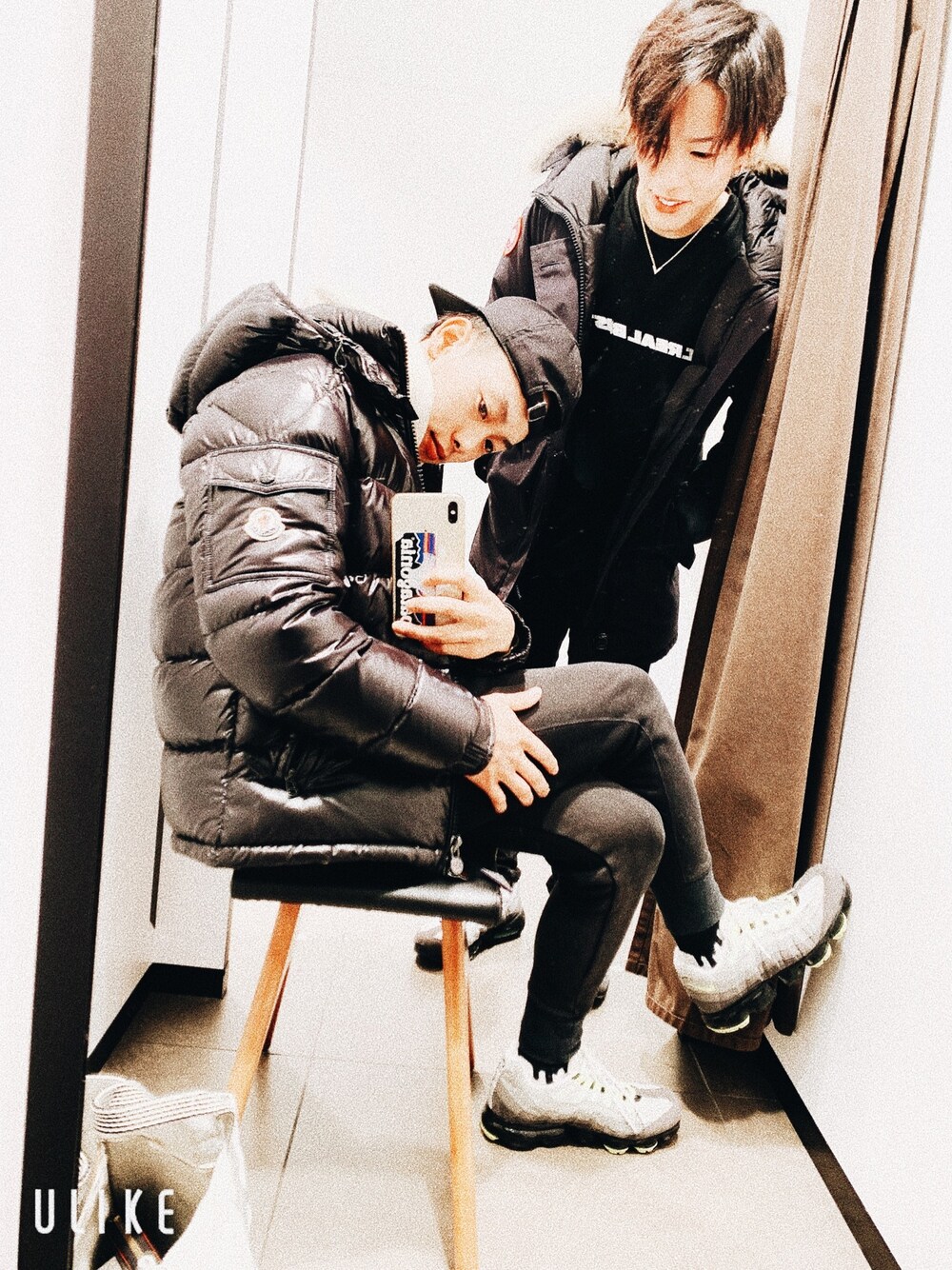 「冬コーデ、おしゃれさんと繋がりたい、オーバーサイズ、ストリートコーデ、チェック、大人カジュアル」｜「MONCLERのアイテム（ダウンジャケット/コート、ブラック系）」を使った、daimukixさん（メンズ・167cm）の冬コーディネートの1枚目の写真