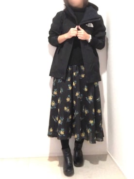 「フラワープリント」｜「アイテム（マウンテンパーカー）」を使った、Manaさん（レディース・162cm）の冬コーディネート
