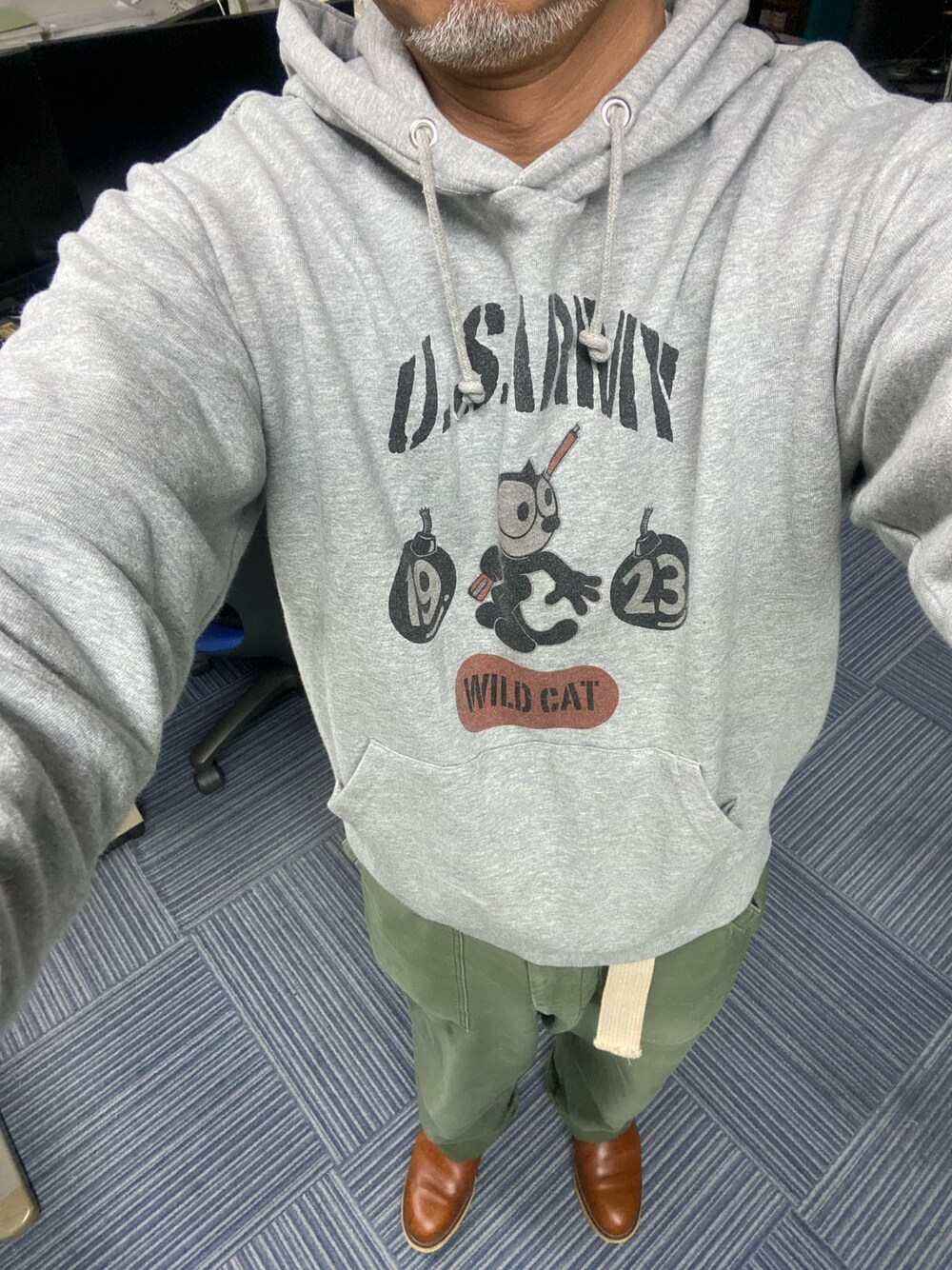 「アメカジ、ベイカーパンツ、Redwing、ペコスブーツ、スウェットパーカー、birthdayyear」｜「フィリックスのアイテム（パーカー、グレー系）」を使った、kazu1969さん（メンズ・170cm）の秋コーディネートの1枚目の写真