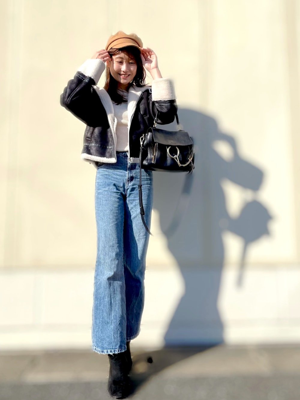 「カジュアルコーデ、シンプルコーデ、ブラック」｜「GRLのアイテム（デニムパンツ、ブルー系）」を使った、minamimaruさん（レディース・165cm）の冬コーディネートの1枚目の写真