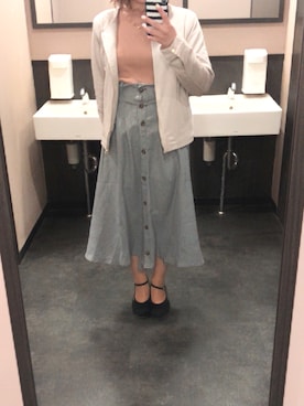 「アイテム（その他トップス、ブラウン系）」を使った、夏美さん（レディース・150cm）の春コーディネート