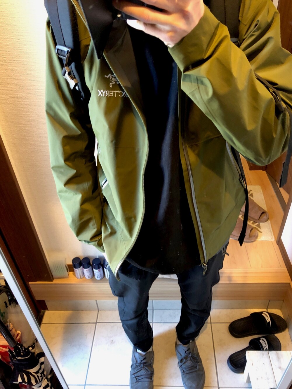ARC'TERYX ナイロンジャケット オリーブグリーン ARC'TERYXのナイロンジャケット（グリーン系）を使った人気