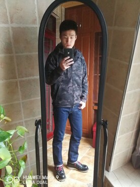 「迷彩」｜「アイテム（ステンカラーコート）」を使った、tonyさん（メンズ・178cm）の春コーディネート