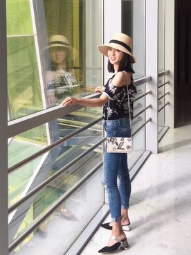「smart&joyのアイテム（Tシャツ/カットソー、ブルー系）」を使った、姬欣童さん（レディース）の秋コーディネート