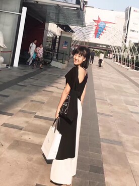 「D_labのアイテム（Tシャツ/カットソー、ブラック系）」を使った、姬欣童さん（レディース）の秋コーディネート