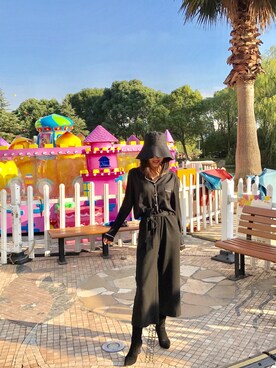 「ZARA（ザラ）のアイテム（チノパンツ、ブラック系）」を使った、姬欣童さん（レディース）の秋コーディネート